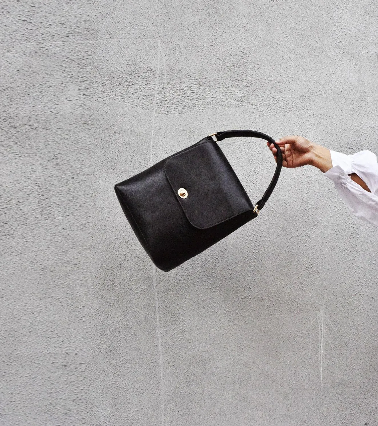 Bucket bag black