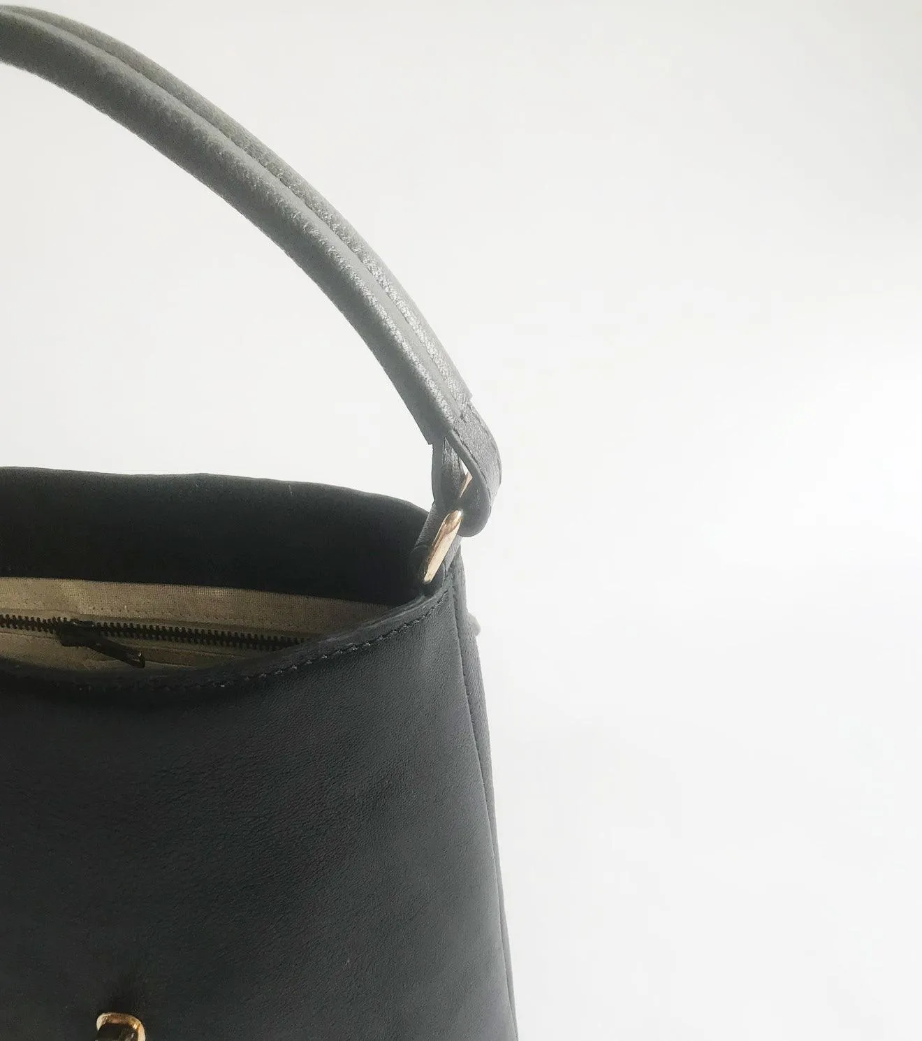 Bucket bag black