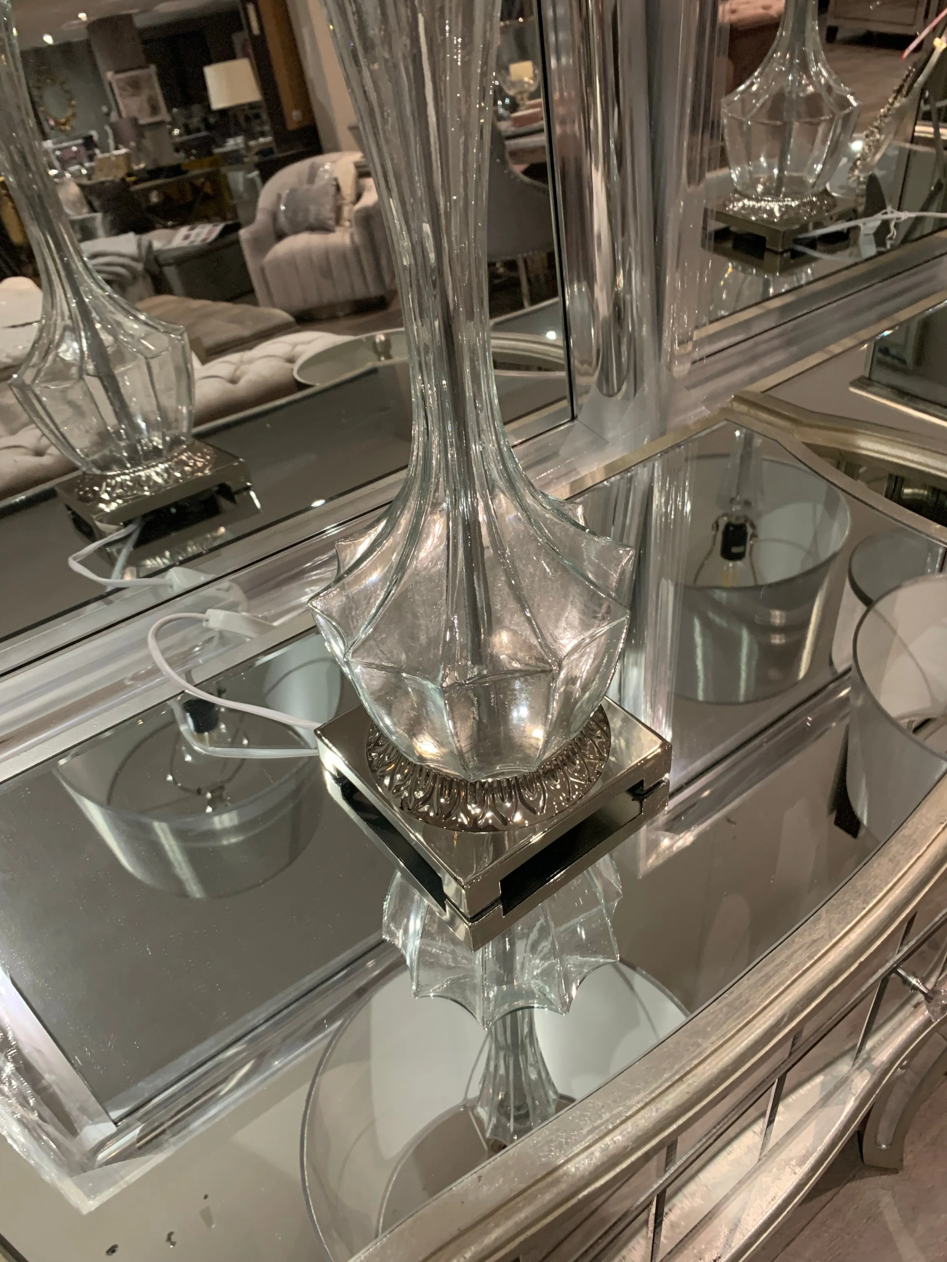 Stunning antiqued style glass lamp