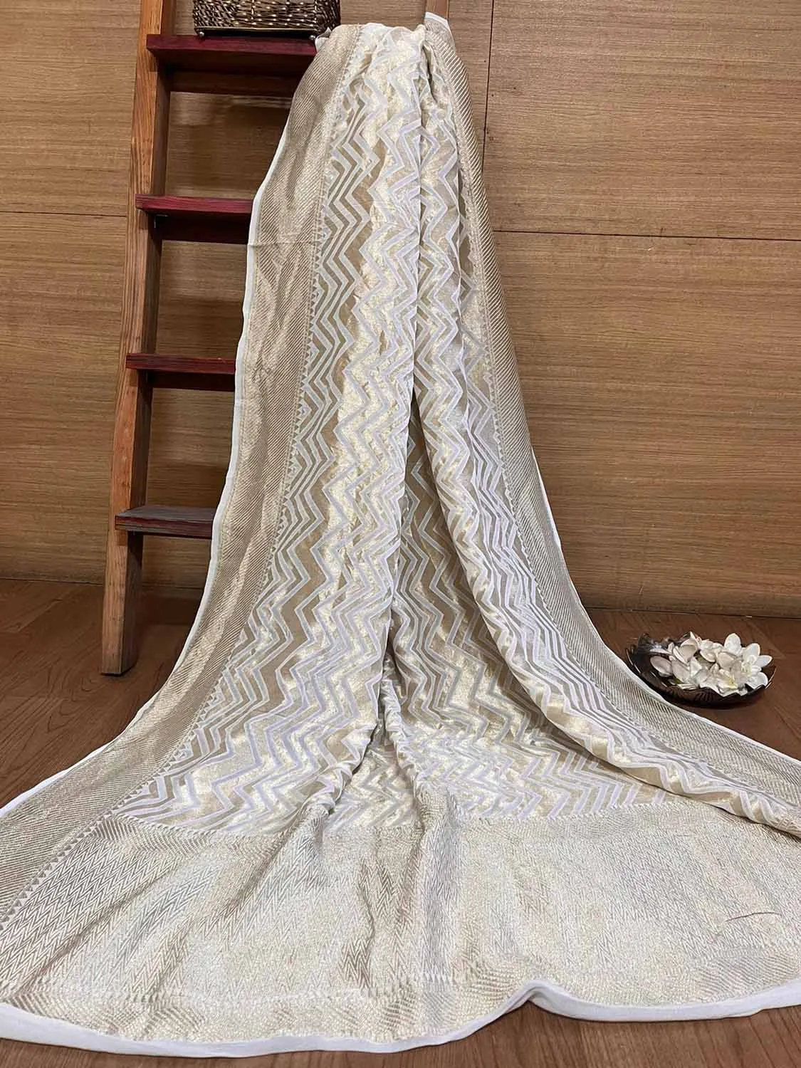 Stunning Dyeable Banarasi Handloom Pure Georgette Dupatta