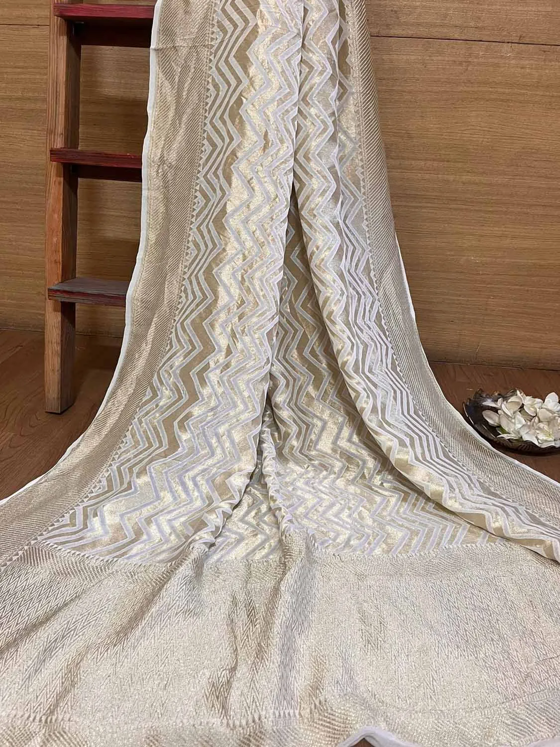 Stunning Dyeable Banarasi Handloom Pure Georgette Dupatta
