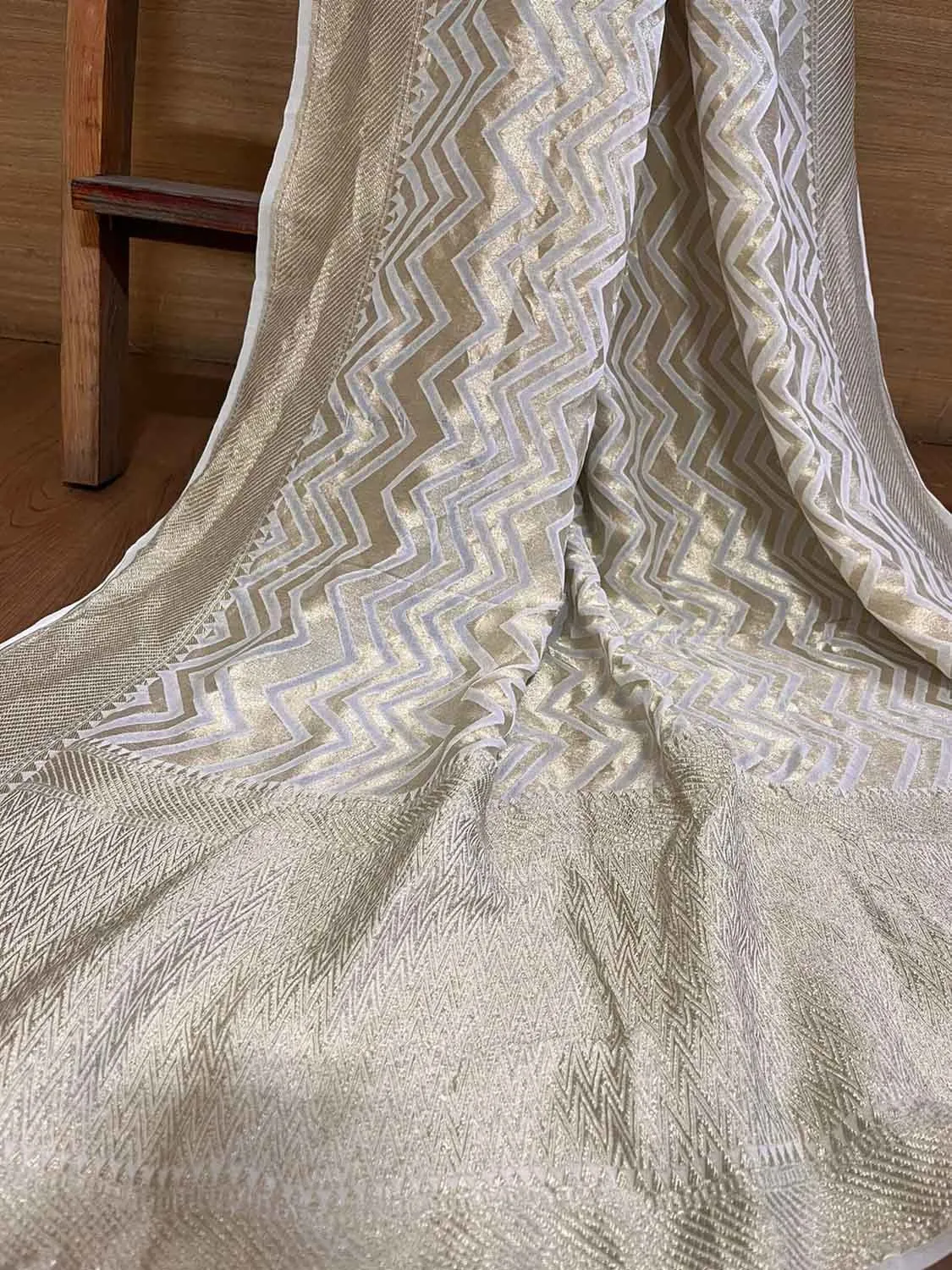 Stunning Dyeable Banarasi Handloom Pure Georgette Dupatta