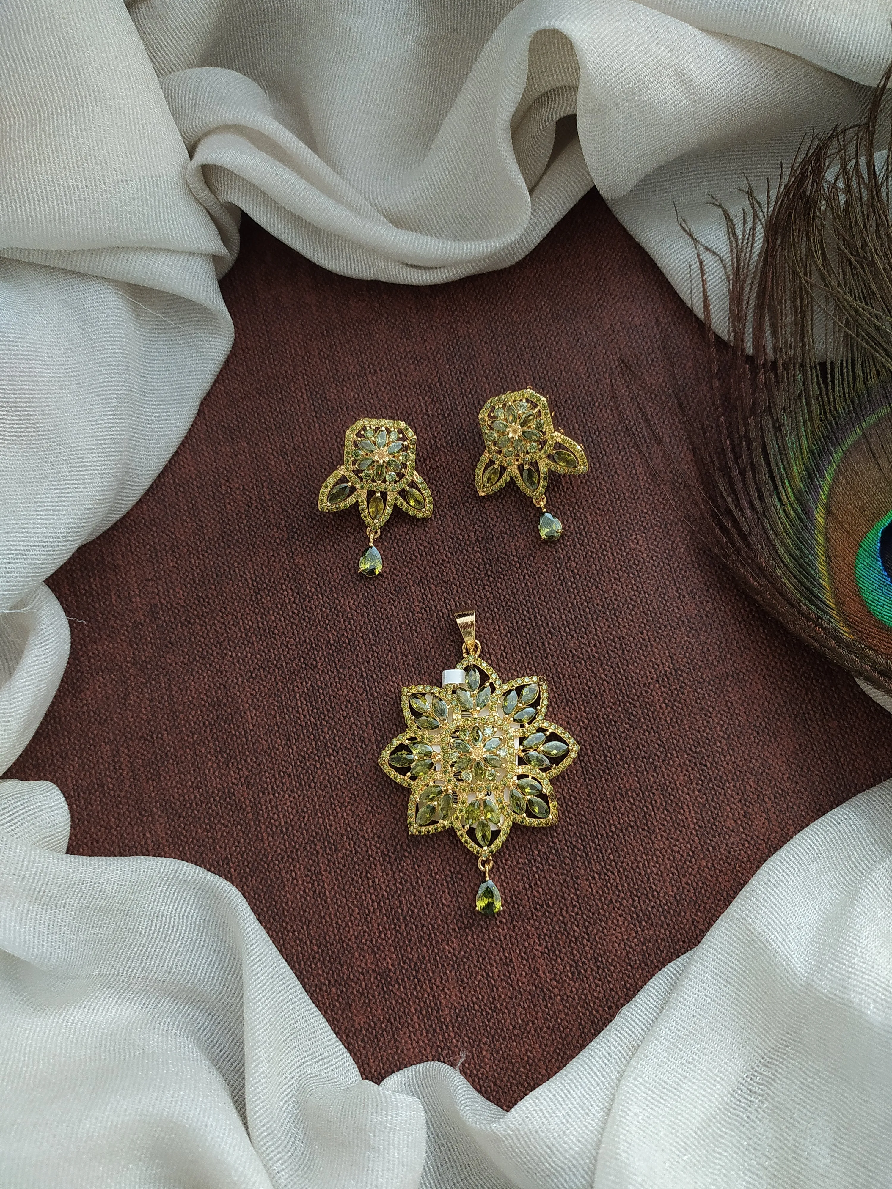 Stunning Zircon Star Design Pendant Set with Matching Accessory