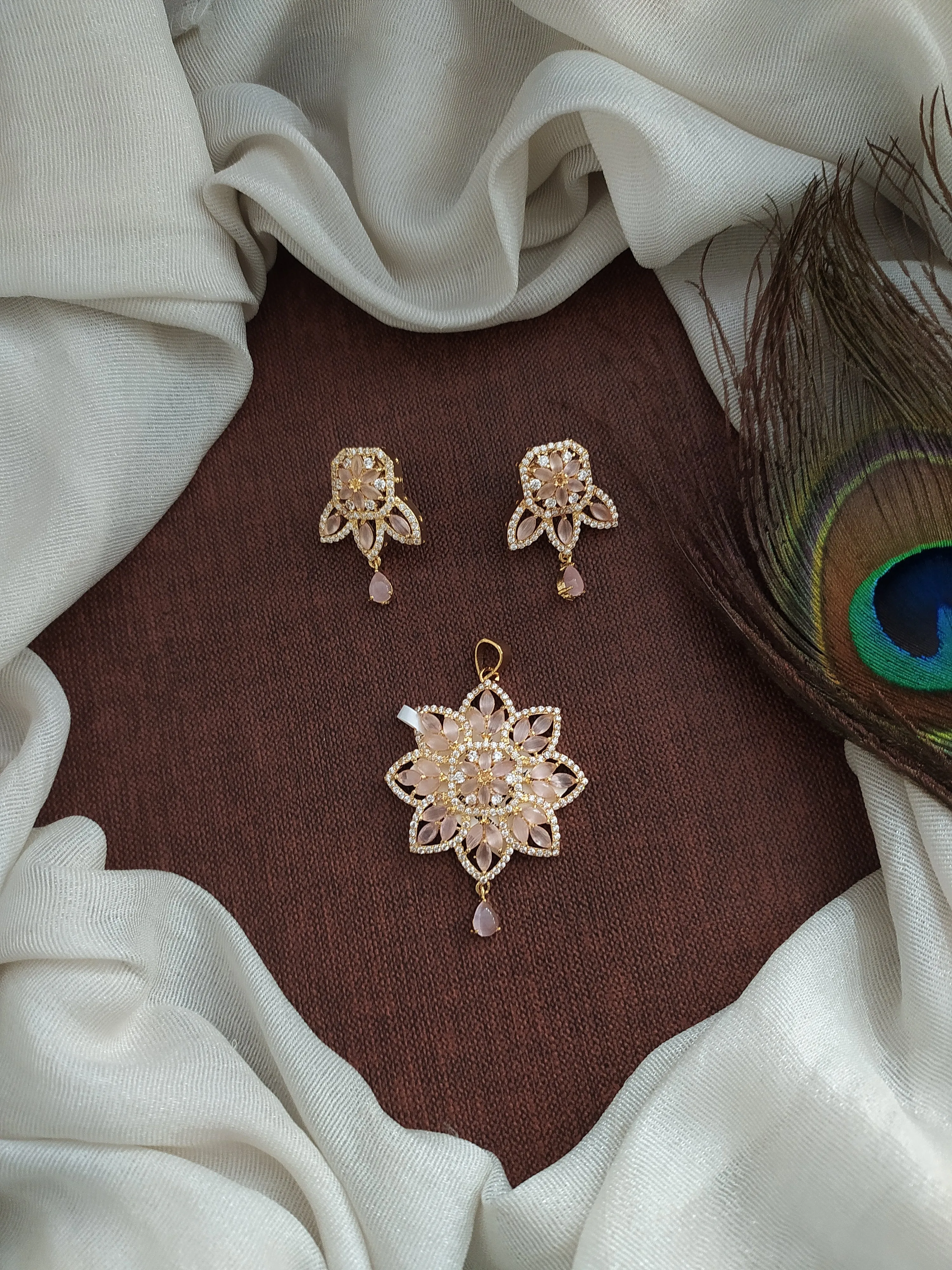 Stunning Zircon Star Design Pendant Set with Matching Accessory