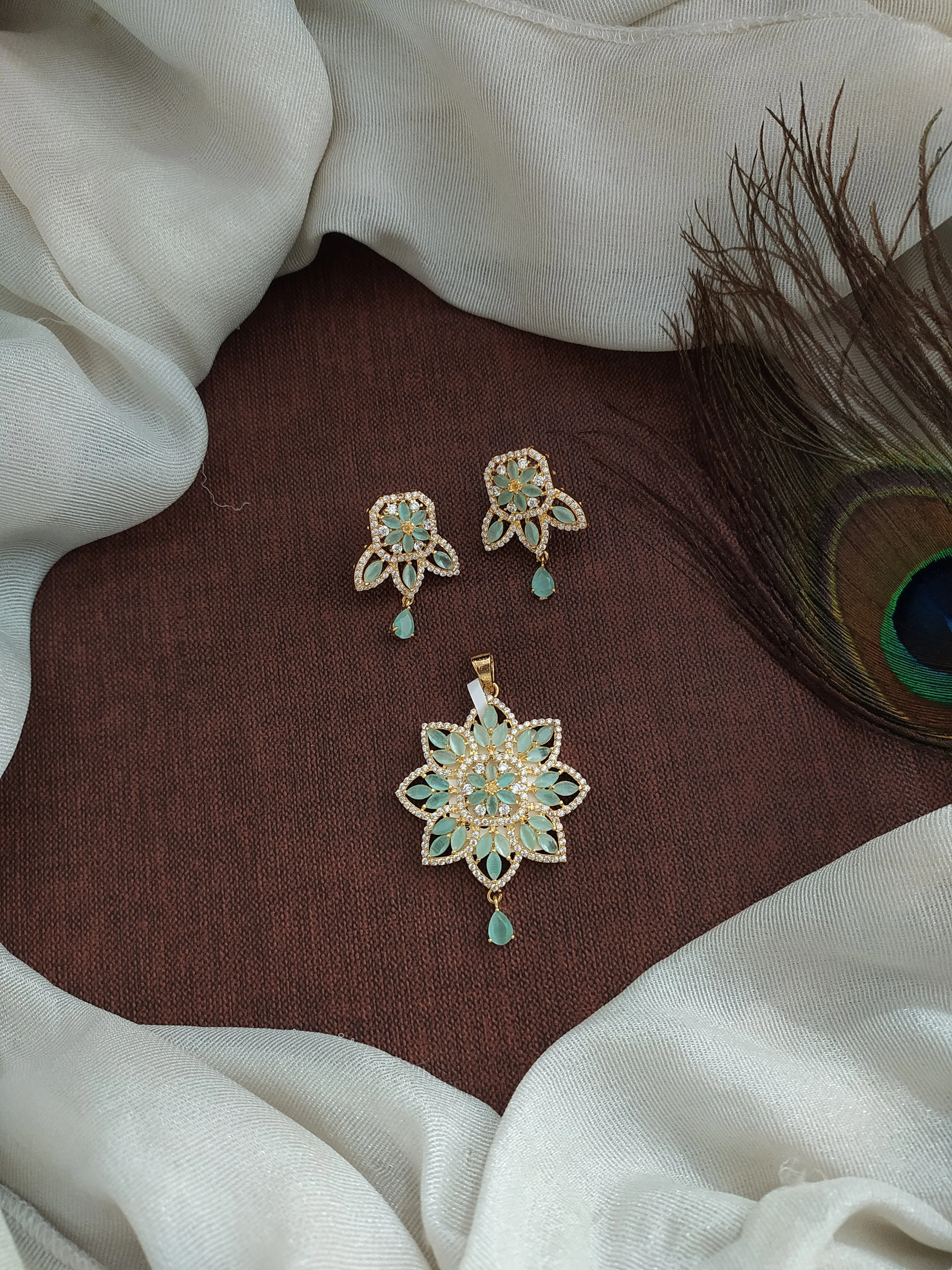 Stunning Zircon Star Design Pendant Set with Matching Accessory