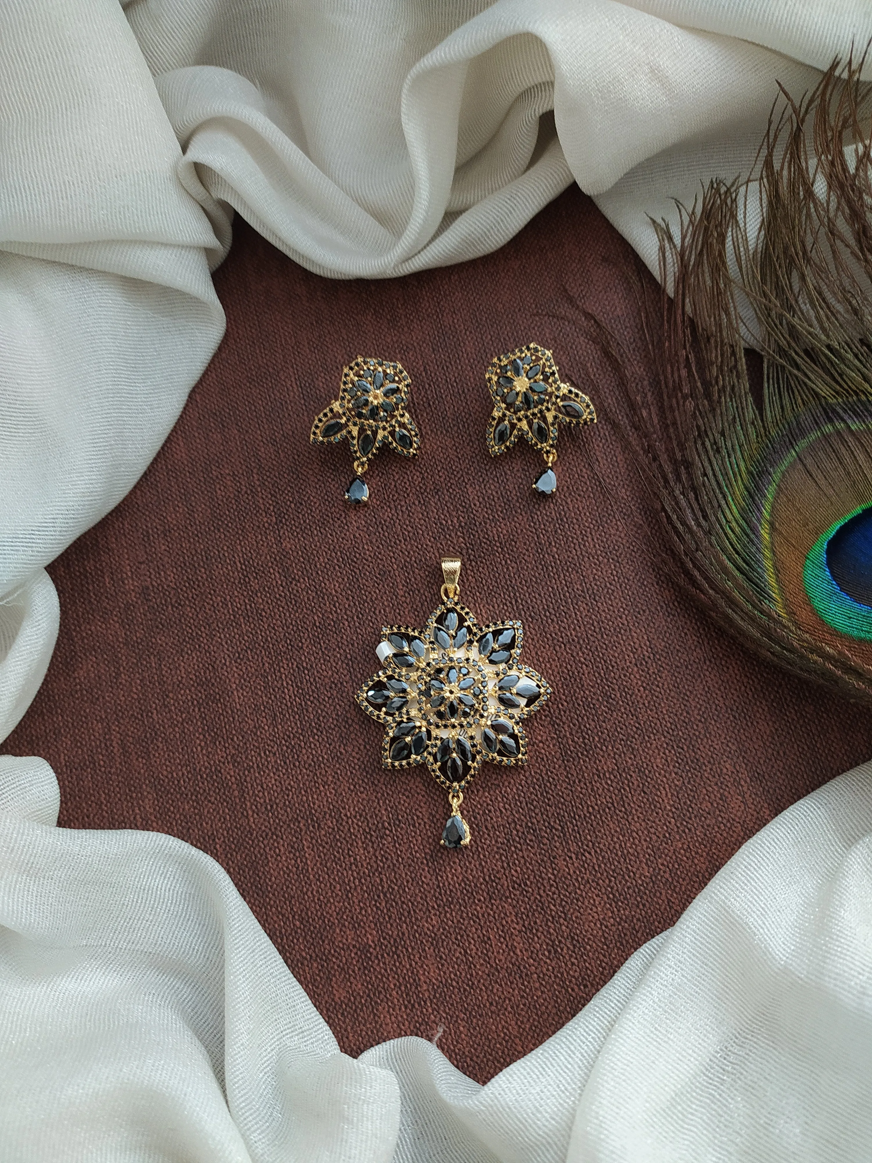 Stunning Zircon Star Design Pendant Set with Matching Accessory